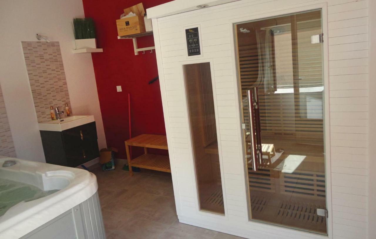 2 Bedroom Amazing Home In נרבון מראה חיצוני תמונה