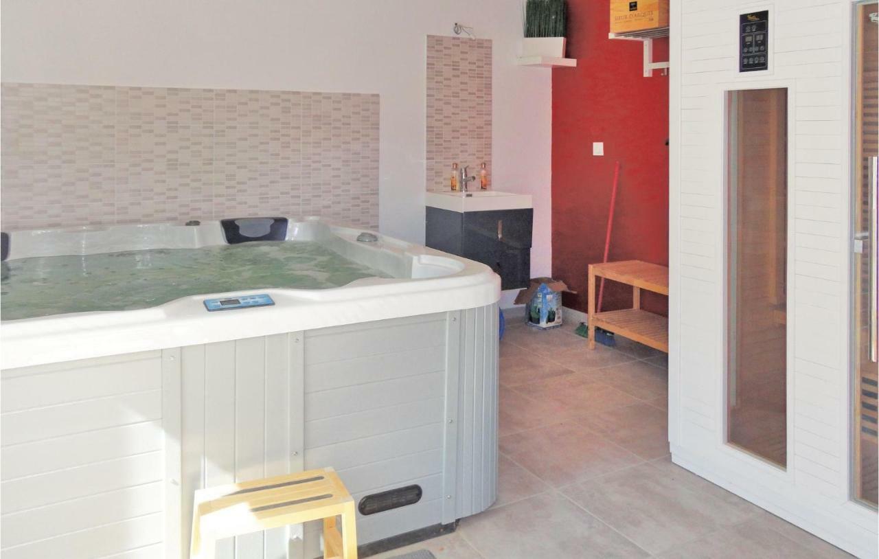 2 Bedroom Amazing Home In נרבון מראה חיצוני תמונה