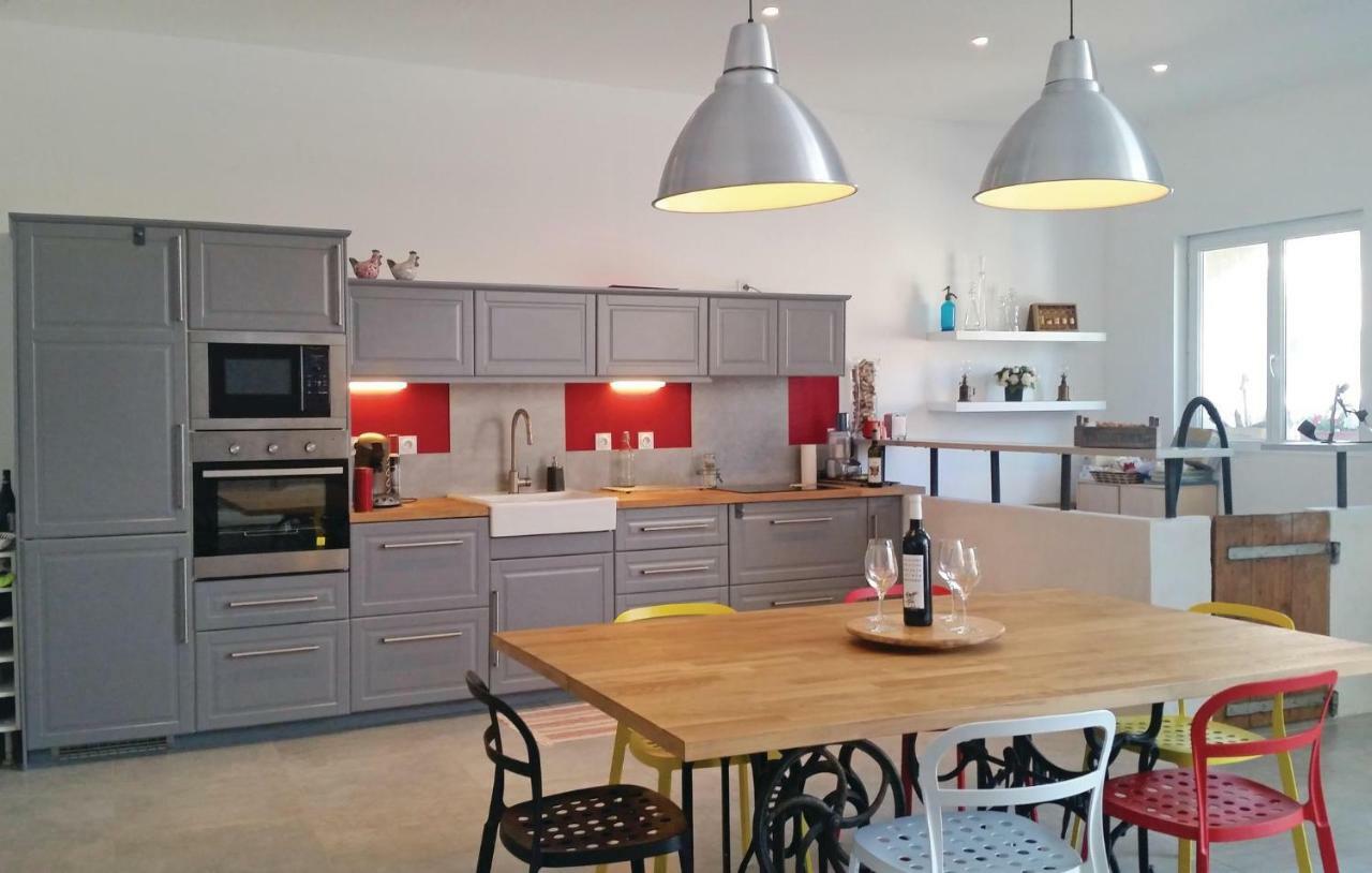 2 Bedroom Amazing Home In נרבון מראה חיצוני תמונה