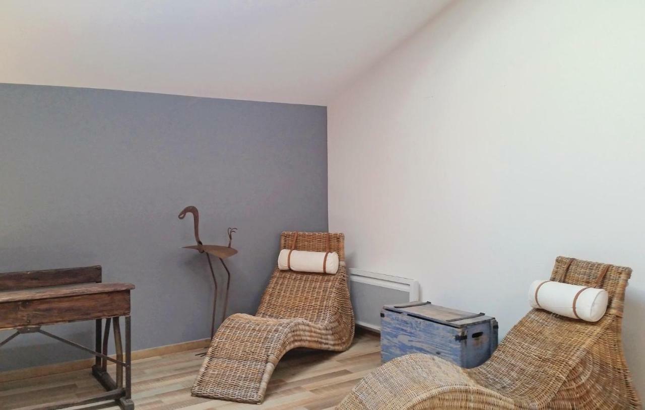 2 Bedroom Amazing Home In נרבון מראה חיצוני תמונה