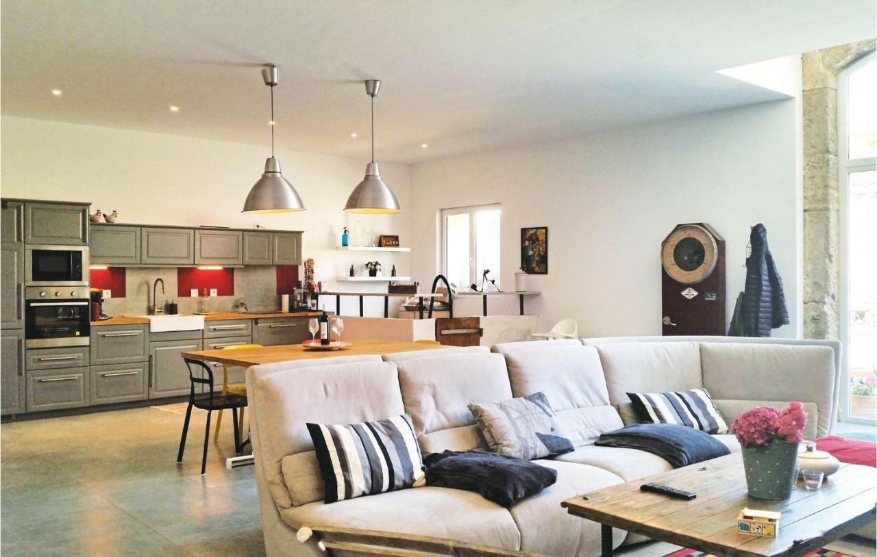 2 Bedroom Amazing Home In נרבון מראה חיצוני תמונה